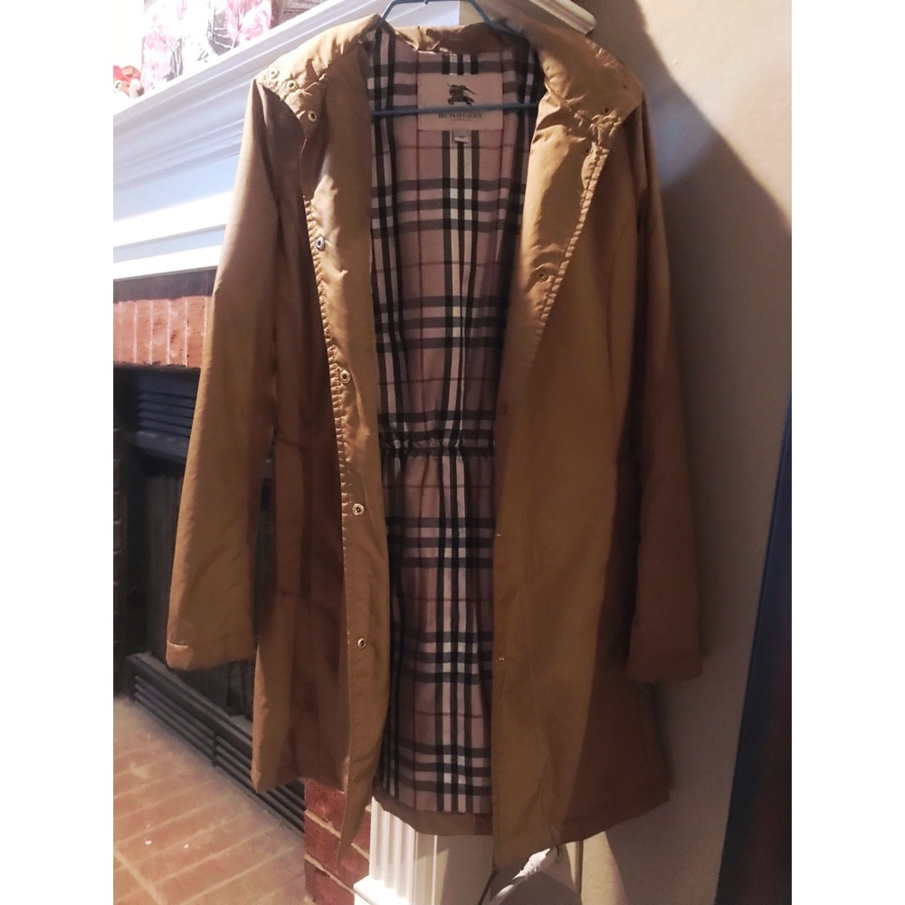 Burberry rain coat/windbreaker/parka/trench coat